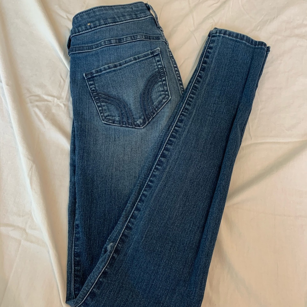 Hollister High rise super skinny jean size 1R W25